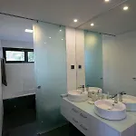 Spacious Luxury With A Great View, Funchal, Free Wifi And Parking