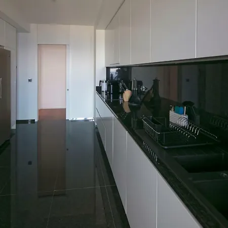 Spacious Luxury With A Great View, Funchal, Free Wifi And Parking Appartement *