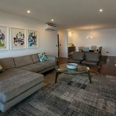 Spacious Luxury With A Great View, Funchal, Free Wifi And Parking Apartment *