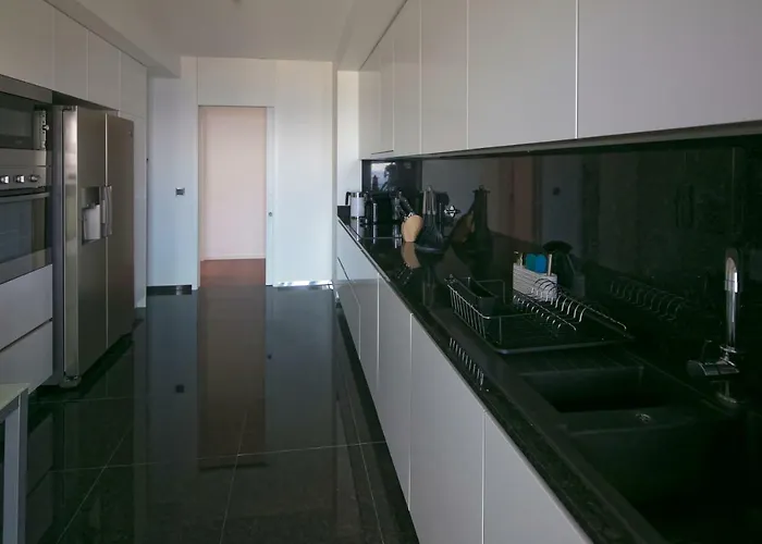 Spacious Luxury With A Great View, Funchal, Free Wifi And Parking Lejlighed *