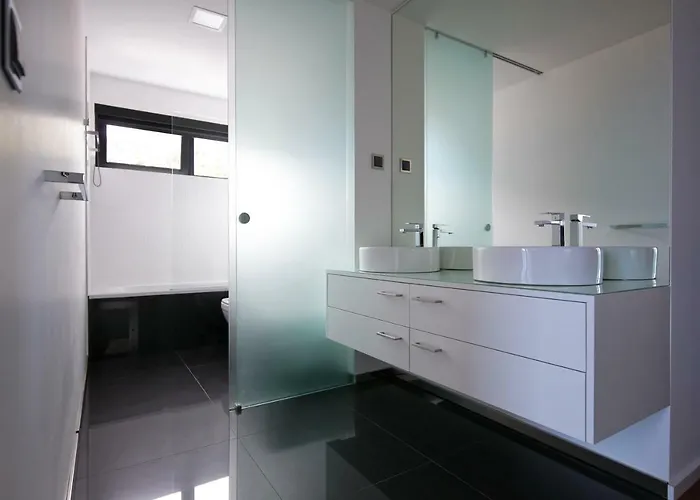 Spacious Luxury With A Great View, Funchal, Free Wifi And Parking *