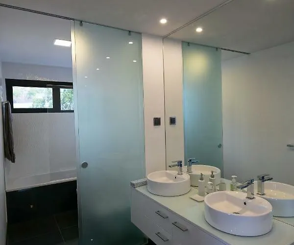 Spacious Luxury With A Great View, Funchal, Free Wifi And Parking