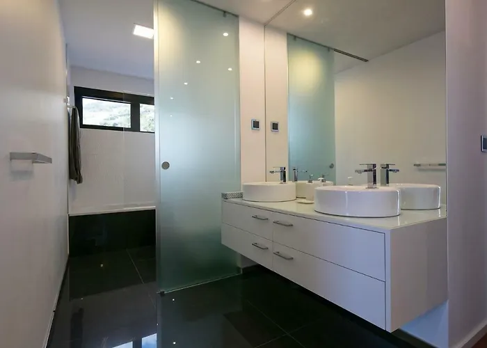 Lejlighed Spacious Luxury With A Great View, Funchal, Free Wifi And Parking