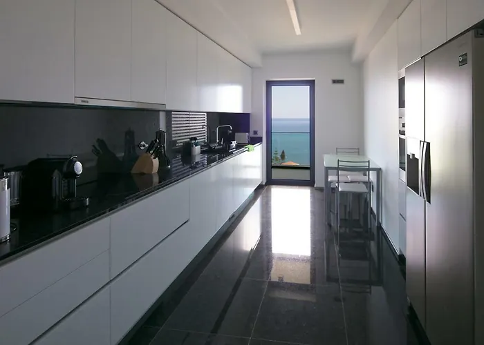 Spacious Luxury With A Great View, Funchal, Free Wifi And Parking