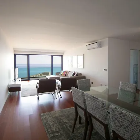 Spacious Luxury With A Great View, Funchal, Free Wifi And Parking 푼샬