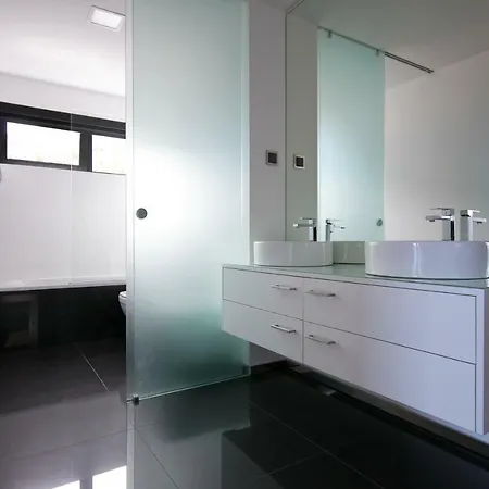 Spacious Luxury With A Great View, Funchal, Free Wifi And Parking *