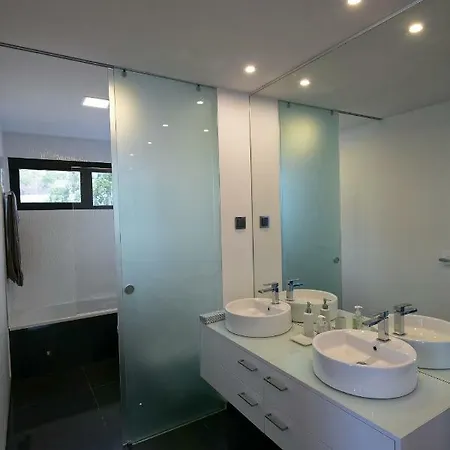 Spacious Luxury With A Great View, Funchal, Free Wifi And Parking